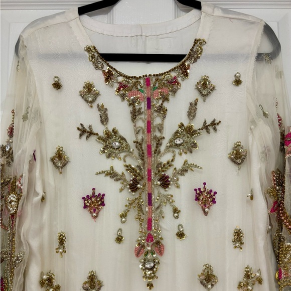 Pakistani Shalwaar Kameez 3 piece suit (fancy/formal) - Picture 3 of 6